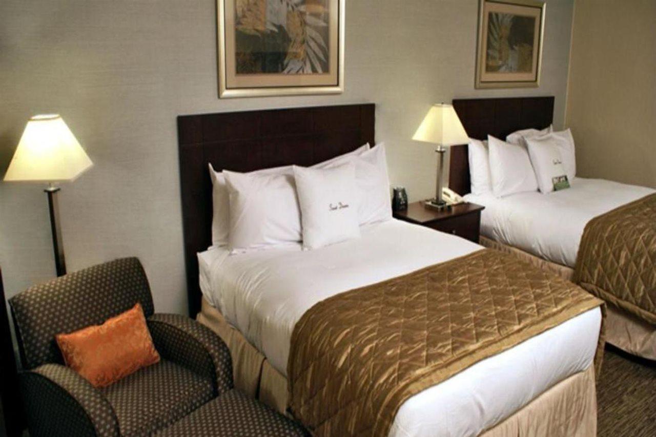 מלון Doubletree By Hilton רוקי מאונט מראה חיצוני תמונה